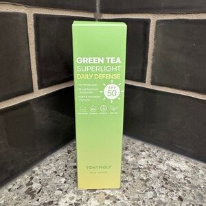 TONYMOLY Green Tea Superlight Daily Defense